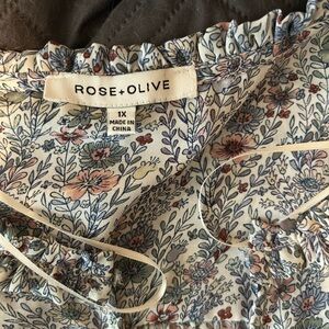 Floral blouse flutter arms worn once